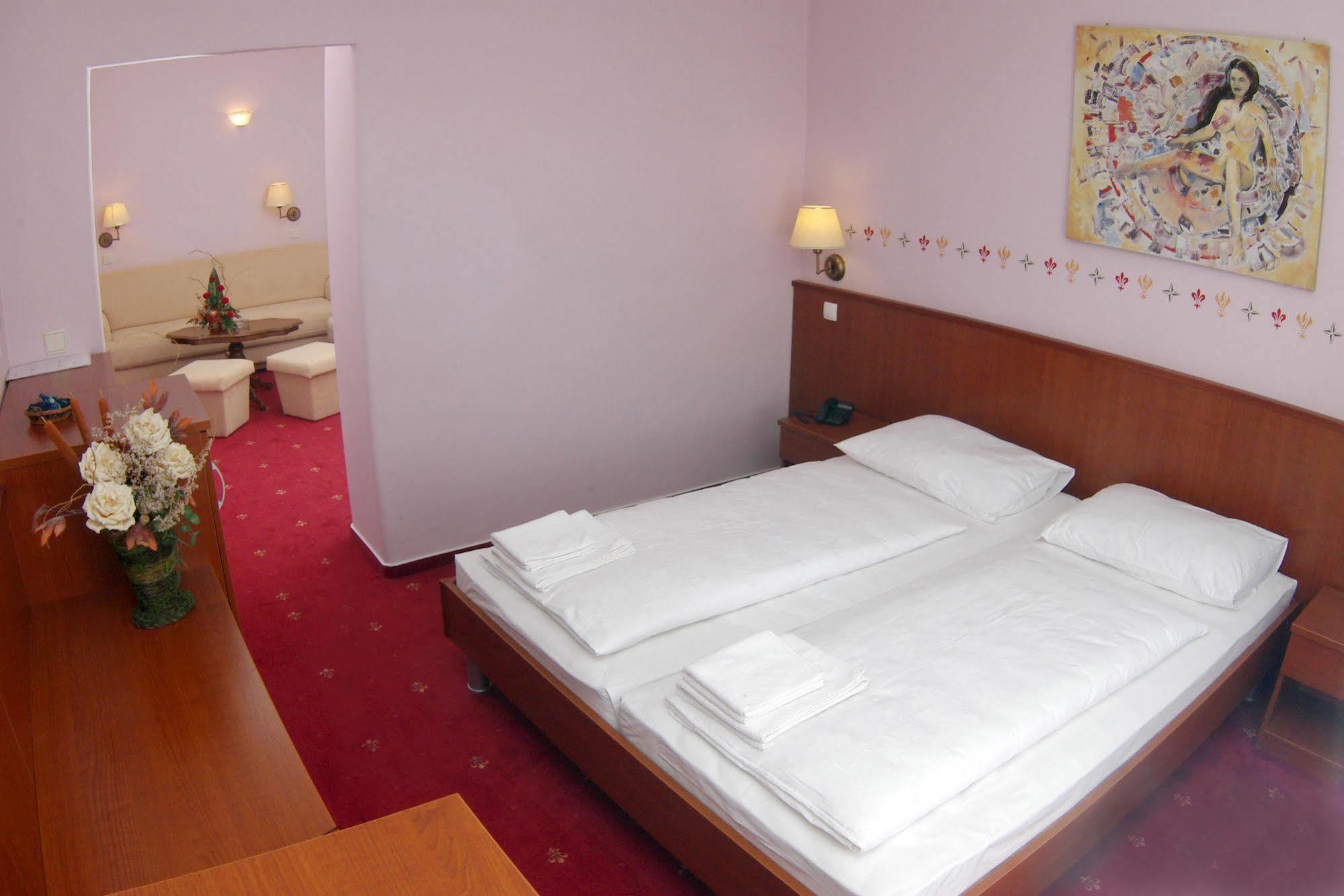 Hotel Risnjak Delnice Exterior photo