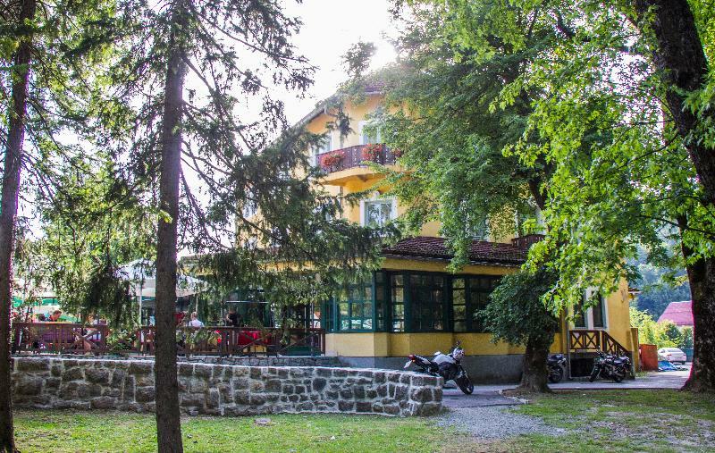Hotel Risnjak Delnice Exterior photo