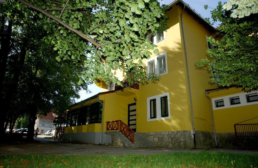 Hotel Risnjak Delnice Exterior photo